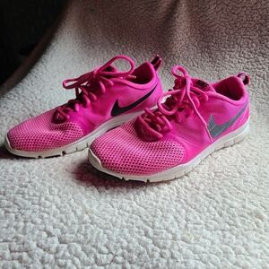 Nike women's training flex essential TR size 7